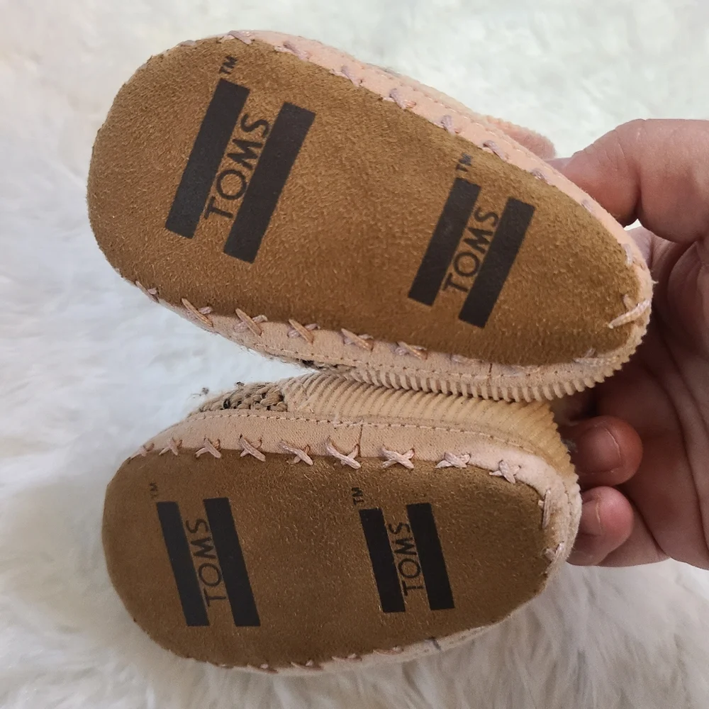 Toms Sz 4 Faux Fur Lined Pink Crib Shoes
